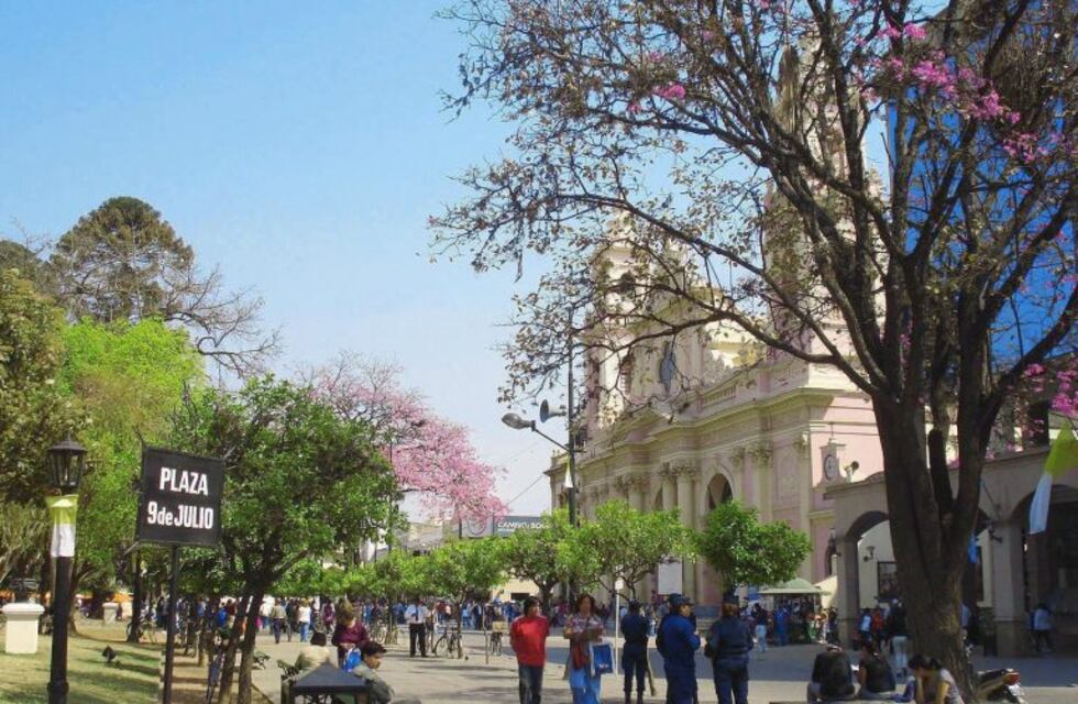 Este viernes y sábado vacunan contra coronavirus en el parque San Martín y la plaza 9 de Julio