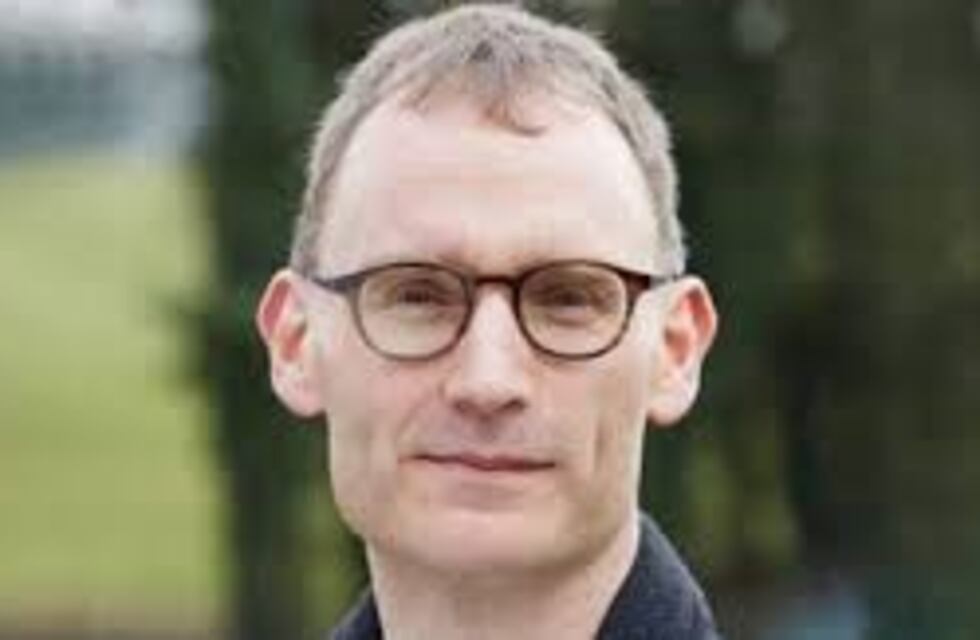 Un científico británico que recomendó la cuarentena, la rompió para ver a su amante