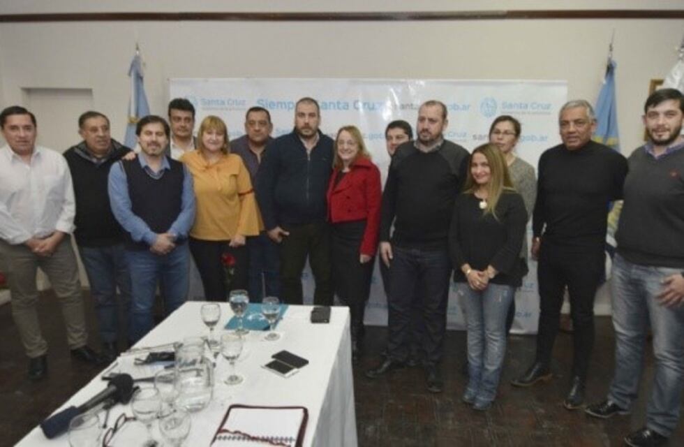 Importante reunión de Gobernadora con Intendentes y Presidentes de Comisiones de Fomento