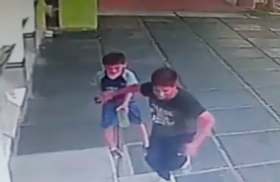 Video: le robó el celular a un niño pero quedó filmado