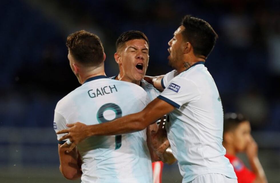 Argentina le ganó 2-0 a Chile y se afirma en el Preolímpico Sub 23