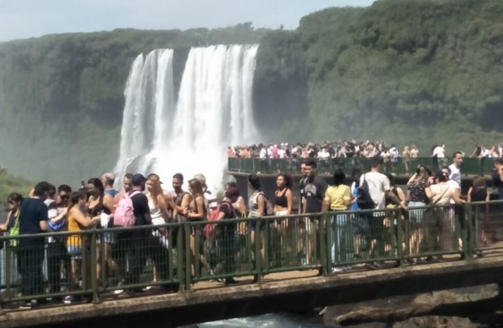 El lado brasilero de Cataratas del Iguazú se llenó de turistas locales y extranjeros
