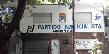 Vandalizaron la sede del Partido Justicialista de Mendoza\u002E