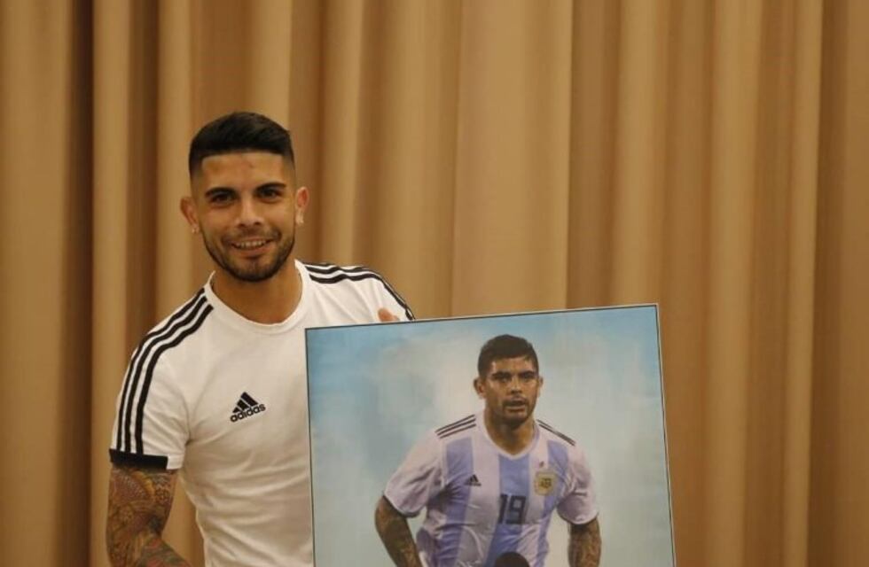 En la previa de octavos, Éver Banega celebró su cumpleaños junto al plantel