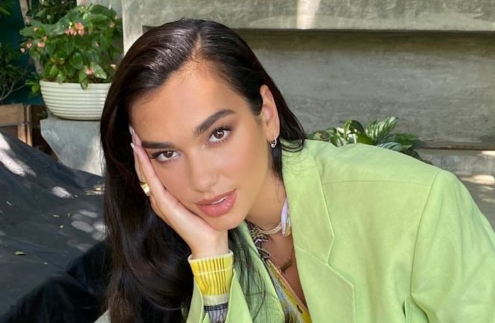 Dua Lipa revolucionó a sus fans con una serie de fotos en un estadio