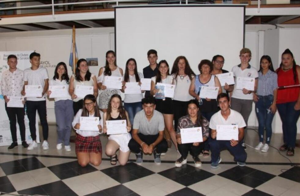 El CAS Fortín Machado entregó los Premios "Alberdi" a los egresados