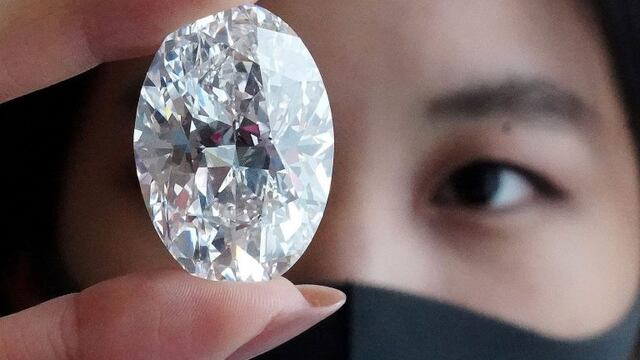 Pagaron 15,7 millones de dólares por un diamante completamente perfecto