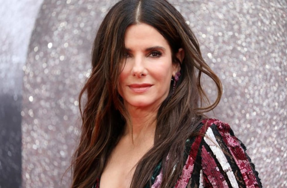 Sandra Bullock pasó por el quirófano y en las redes la comparan con Michael Jackson