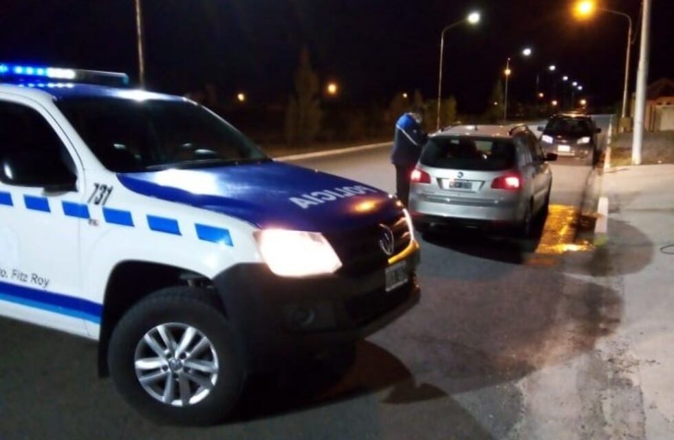 Le rompen la puerta de su casa y gritan: “dónde está el tranza, o te cagamos a tiros”