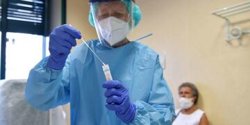 Las cifras del COVID-19 siguen siendo alarmantes, pero por debajo del récord\u002E