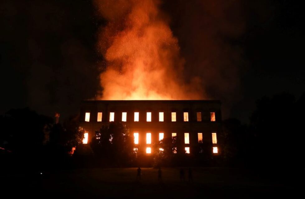 Un feroz incendio destruyó el Museo Nacional de Río de Janeiro