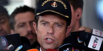 Argentine Navy captain Gabriel Galeazzi speaks to journalists at the Argentine Naval Base where the missing at sea ARA San Juan submarine sailed from in Mar del Plata, Argentina November 20, 2017\u002E REUTERS/Marcos Brindicci