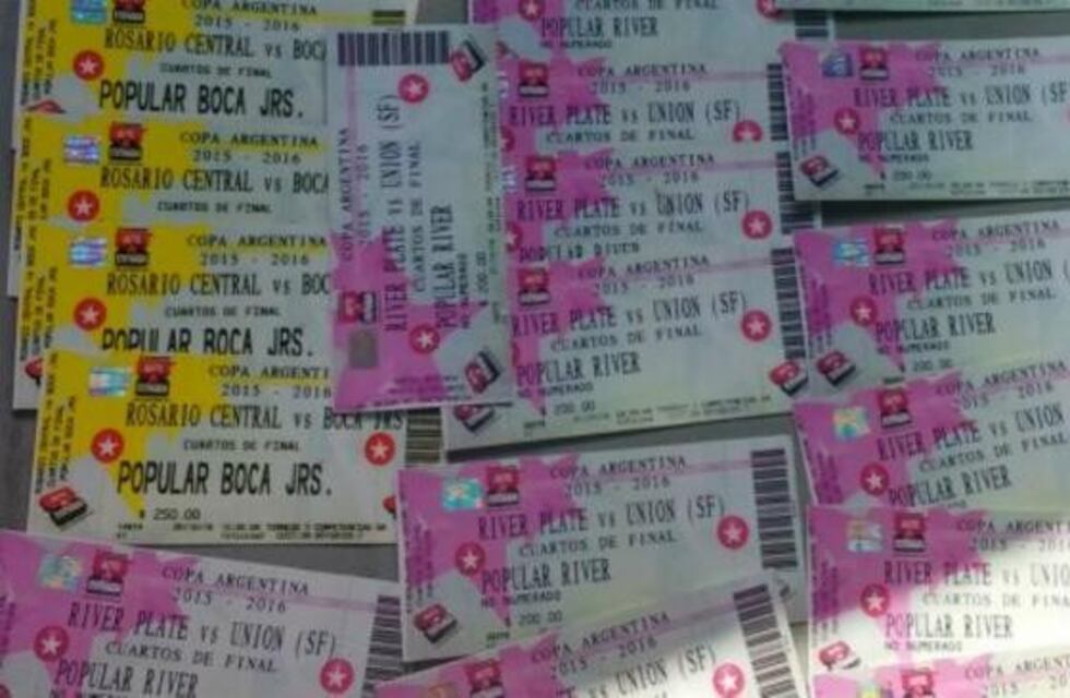 Detienen a cuatro personas que vendían entradas falsas para Boca-Central