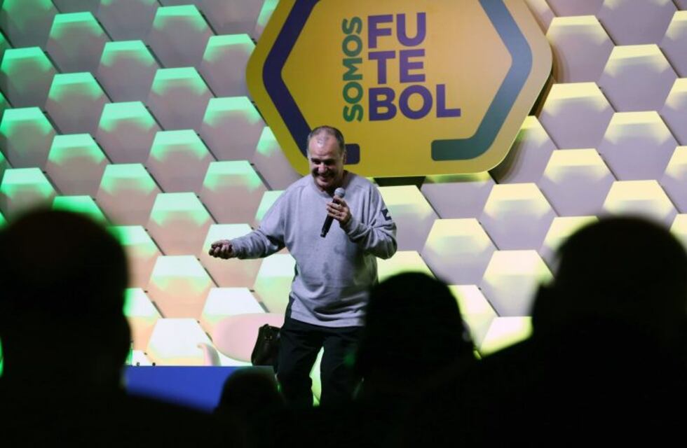 Bielsa: "Sampaoli es mejor que yo"