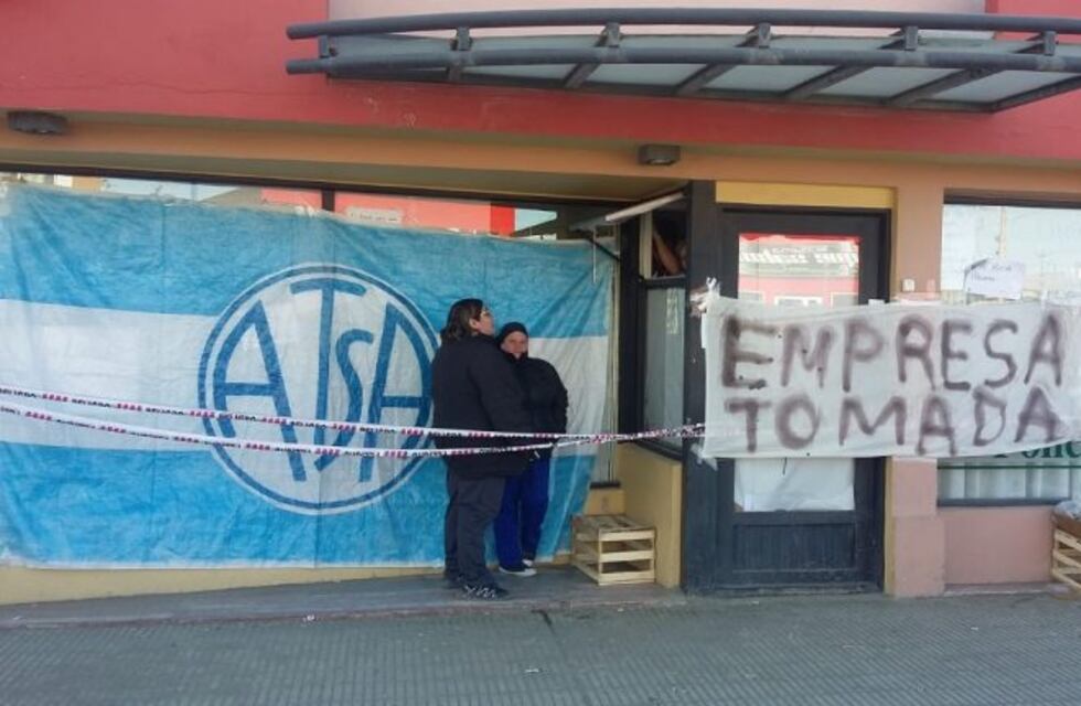 Continúa la toma de los trabajadores despedidos de Clínica San José