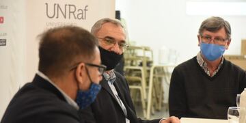 Alcides Calvo junto a autoridades de la UNRaf