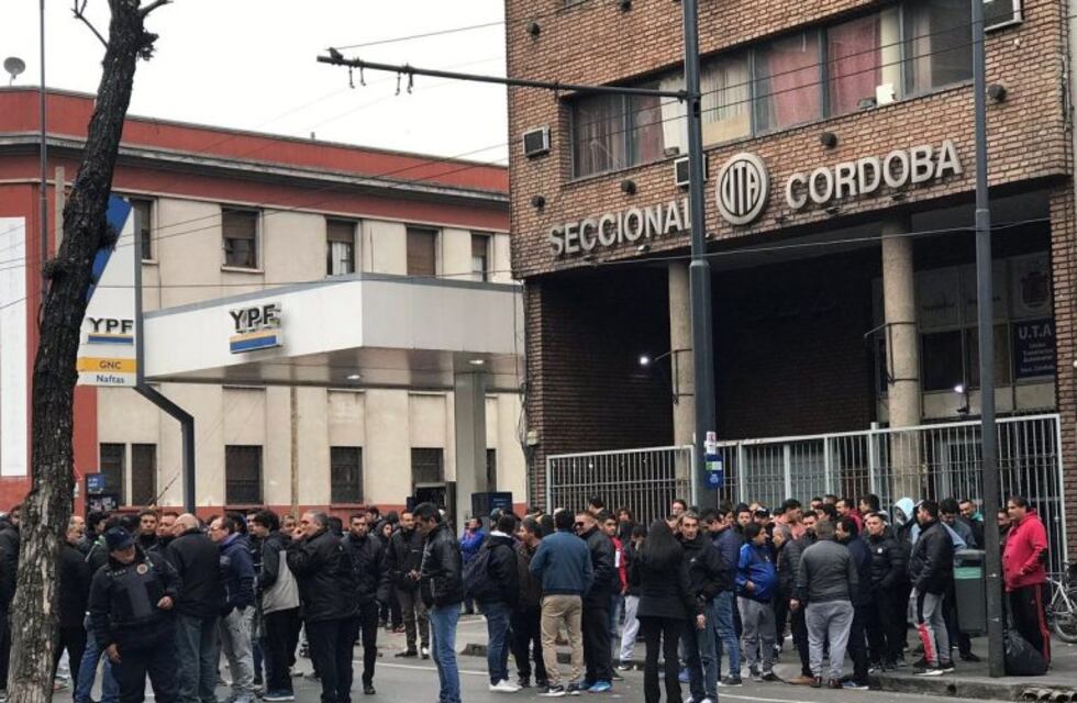 UTA marcha a la Municipalidad para "que se haga cargo"