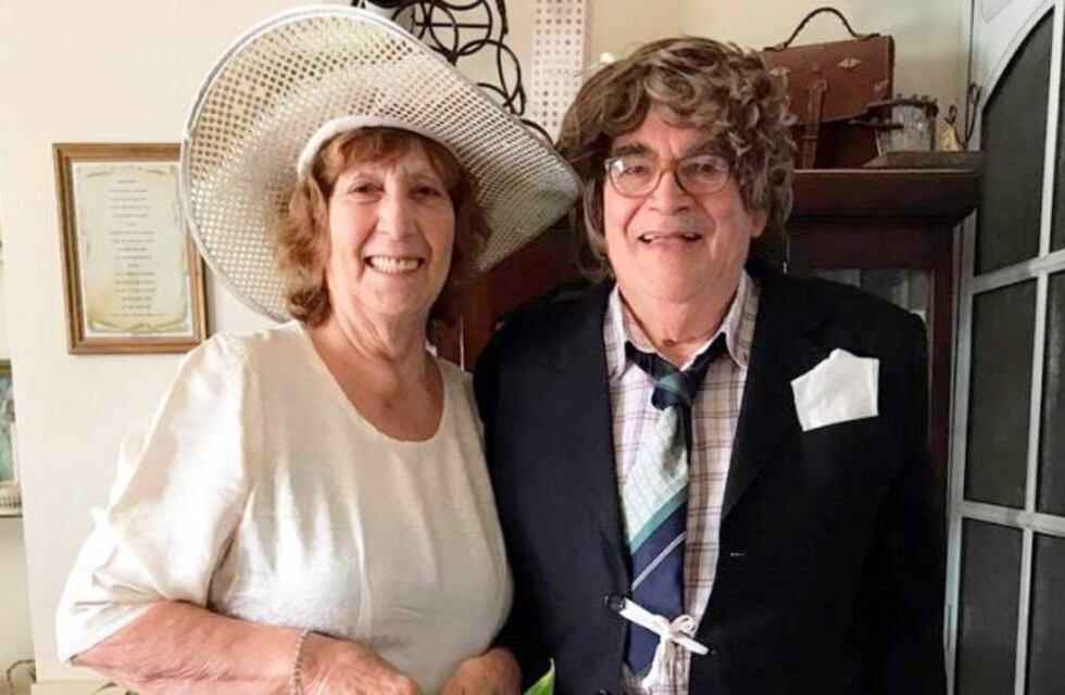 La Pampa: celebraron con humor durante la cuarentena sus 56 años de amor