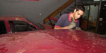 Muchos autos dau00f1ados por el granizo del jueves.