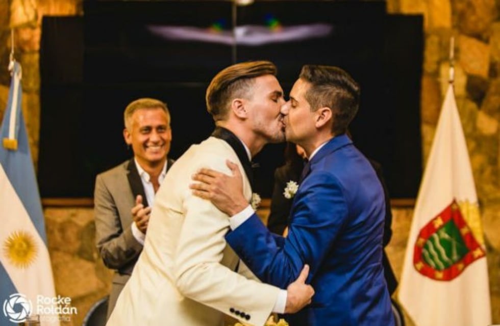 El intendente de Carlos Paz casó a su jefe de Protocolo y su novio