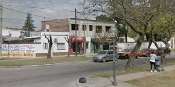 El primer robo se produjo en avenida Galicia y Güemes\u002E (Street View)