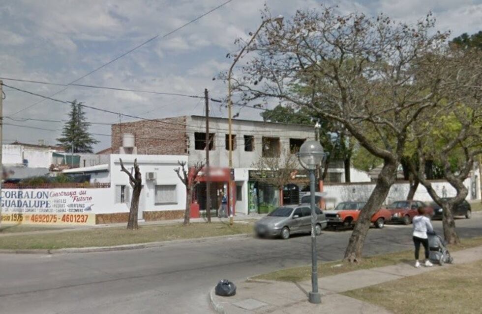 Fue a robar y huyó cuando la dueña de un comercio lo corrió con un trapo de piso