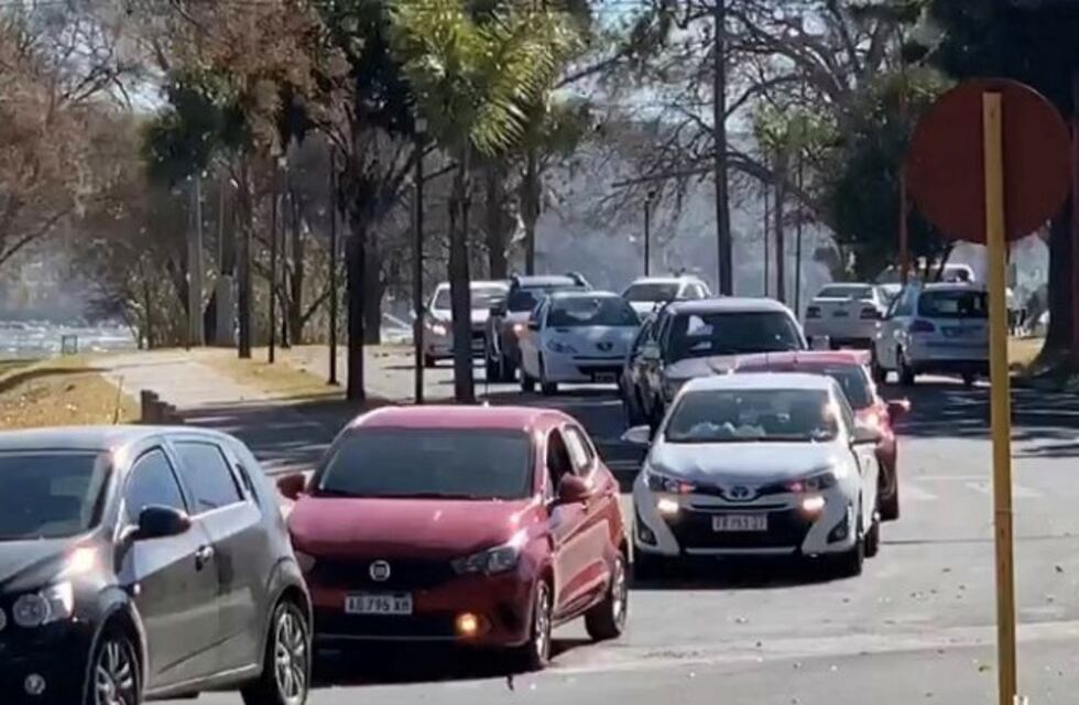 Carlos Paz: 4 kilómetros de autos marcharon por la Emergencia Turística