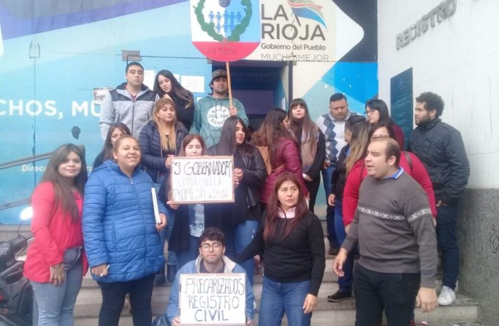 Precarizados del Registro Civil realizaron un paro