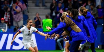 TOPSHOT - United States' defender Kelley O'Hara (L) celebrates after her team's second goal during the France 2019 Women's World Cup Group F football match between Sweden and USA, on June 20, 2019, at the Oceane Stadium in Le Havre, northwestern France\u002E (Photo by Damien MEYER / AFP)