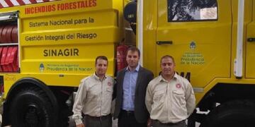 Presentaron una nueva autobomba para incendios forestales en Viedma