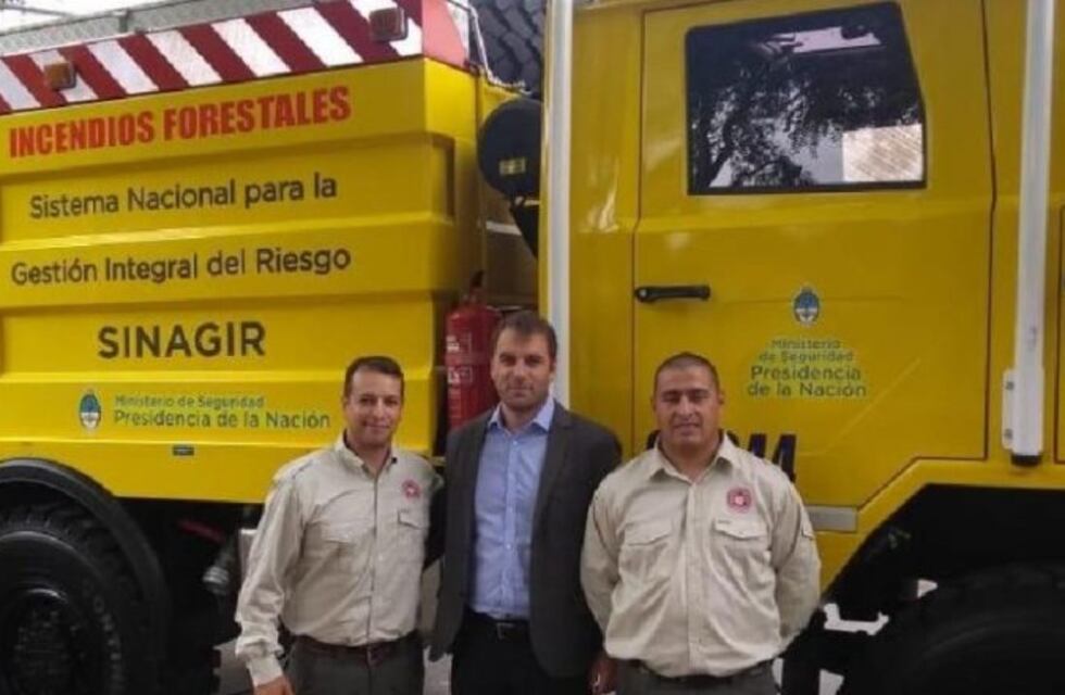 Presentaron una nueva autobomba para incendios forestales en Viedma