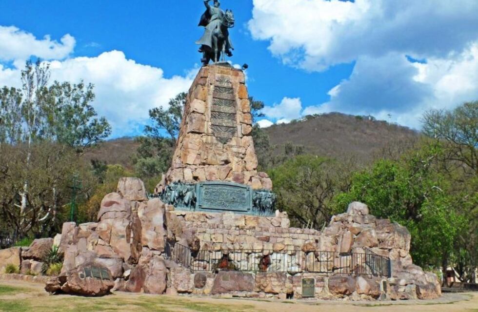 Realizan obras de remodelación y puesta en valor del Monumento a Güemes