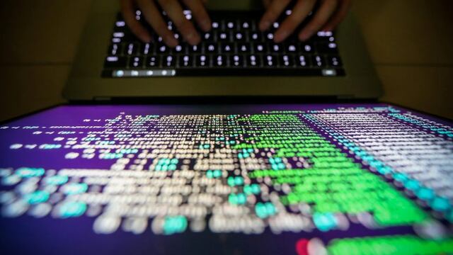 RIT01. Taipei (Taiwan), 12/05/2017.- A programer shows a sample of decrypting source code in Taipei, Taiwan, 13 May, 2017. According to news reports, a 'WannaCry' ransomware cyber attack hits thousands of computers in 99 countries encrypting files from affected computer units and demanding 300 US dollars through bitcoin to decrypt the files. (Atentado, Estados Unidos) EFE/EPA/RITCHIE B. TONGO