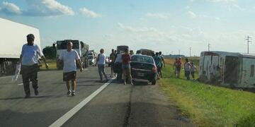 En el accidente murieron 5 personas y hay alrededor de 28 heridos