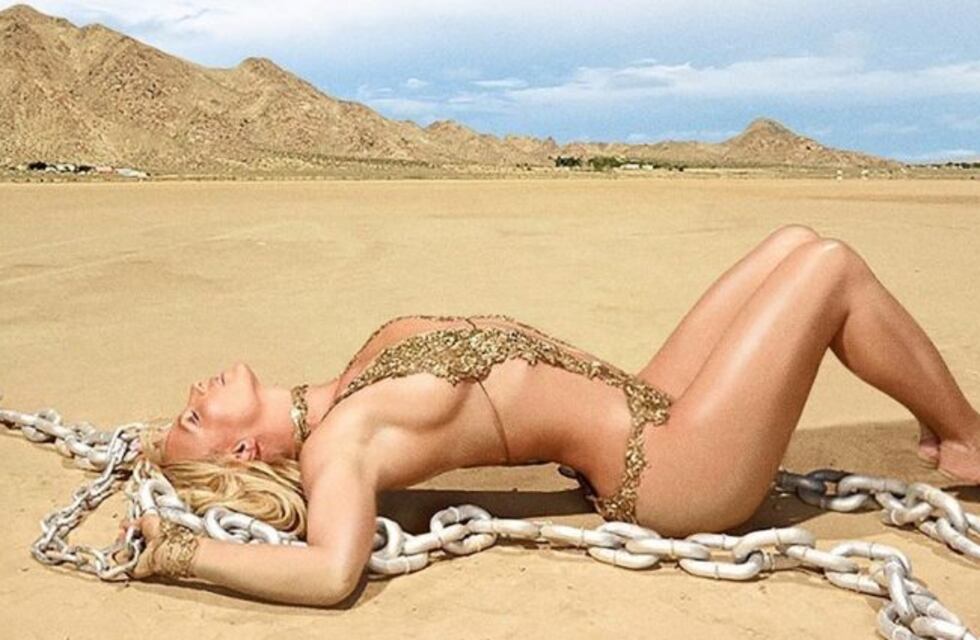 Britney Spears disfruta un gran momento con fotos sensuales en el desierto