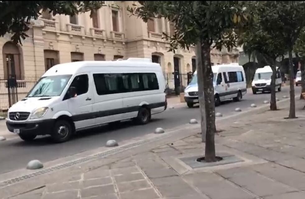 El transporte turístico de Jujuy salió en reclamo de subsidios