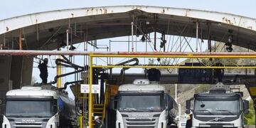 Murphy dijo que “se definió por mandatos tomar la playa de tanques por 48 horas\u002E Seguimos sosteniendo el acampe en Legislatura”\u002E