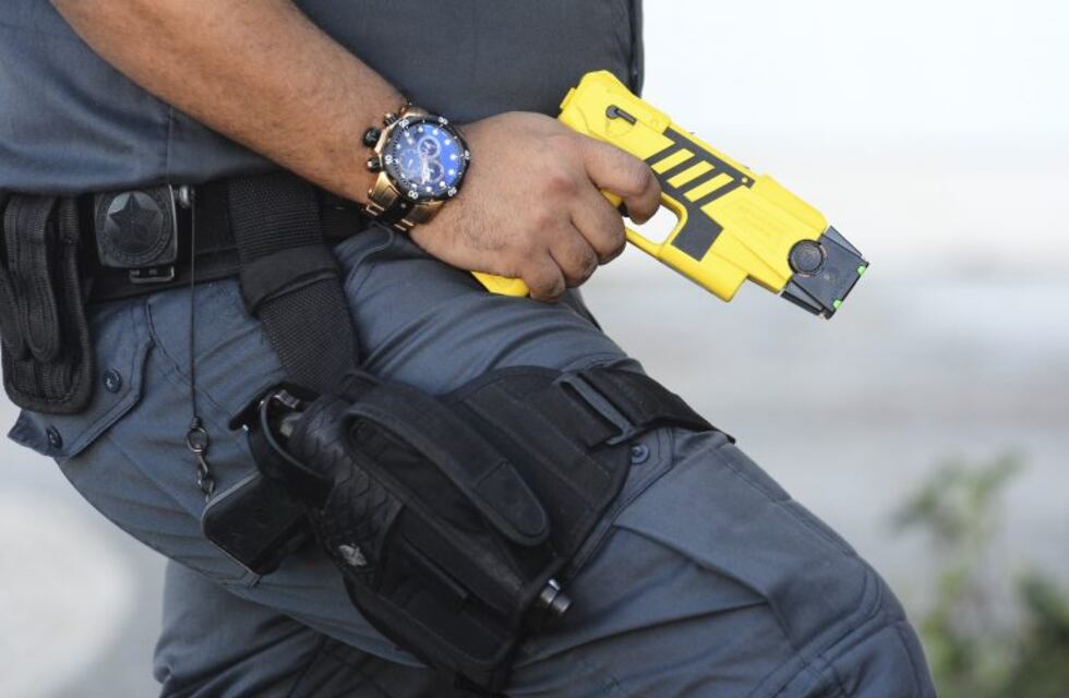 El Gobierno de Chubut ya adquirió dos pistolas electrónicas Taser