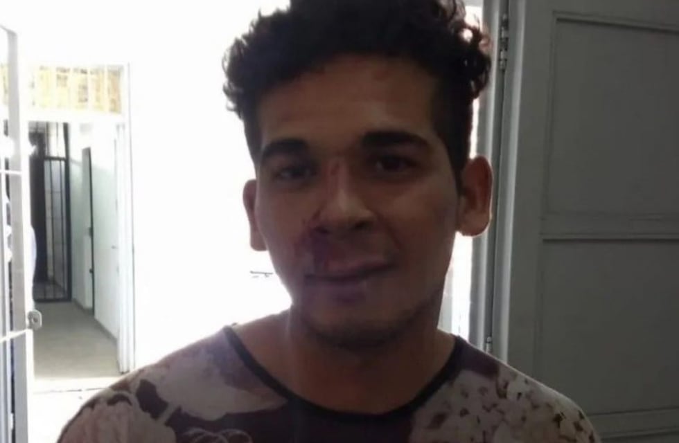 Violento golpeó a su ex y la dejó desnuda en el medio de la calle