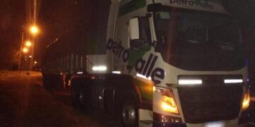 El camión quedó secuestrado y a su conductor le notificaron de la causa\u002E
