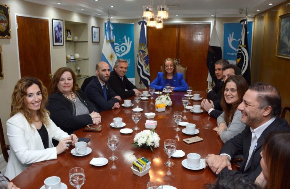 Alberto Fernández desayunó en Gallegos con Alicia y su gabinete
