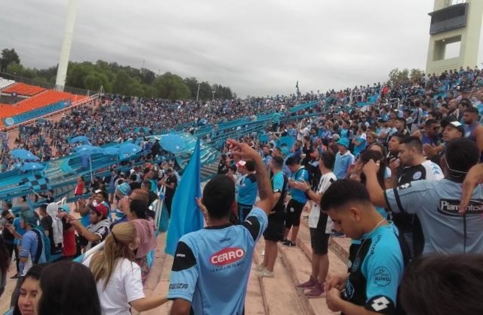 Video: así fue el ingreso de la hinchada de Belgrano al Malvinas Argentinas