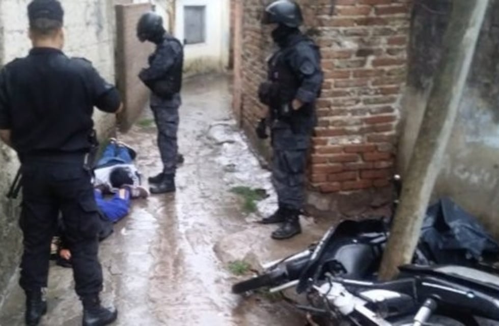 Allanamientos con once detenidos en una causa en la que está involucrado un hermano de "Ema Pimpi"