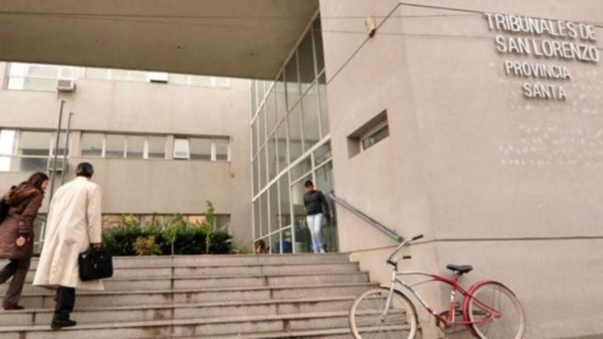 La víctima es su hija, menor de edad, con quien compartía el hogar\u002E