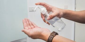 EL Colegio Salesiano San José se aseguró el autoabastecimiento de alcohol en el gel\u002E (Archivo)