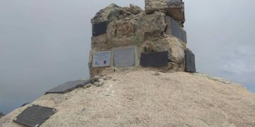 La imagen de la estatua de San Martin, tras recibir la descarga