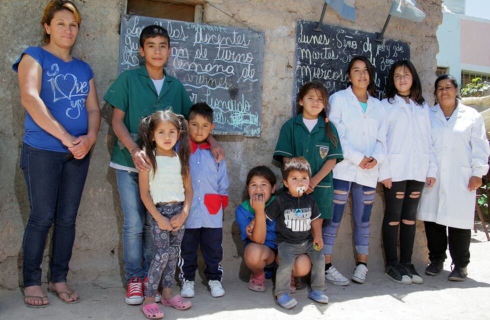 Tiene 12 años y fundó una escuelita en la casa de su abuela para enseñar a leer y escribir