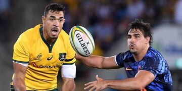 Argentina's Nicolas Sanchez, center, tackles Australia's Israel Folau during their rugby union test match in the Gold Coast, Australia, Saturday, Sept\u002E 15, 2018\u002E (AP Photo/Dave Kapernick)