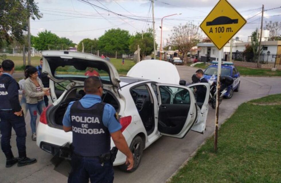 Alta Gracia: detuvieron a una mujer que conducía un vehículo con autopartes de otro robado