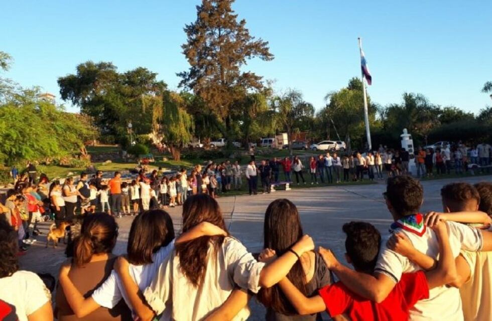 El Grupo Scout de Saldán realizó un abrazo solidario tras el desalojo
